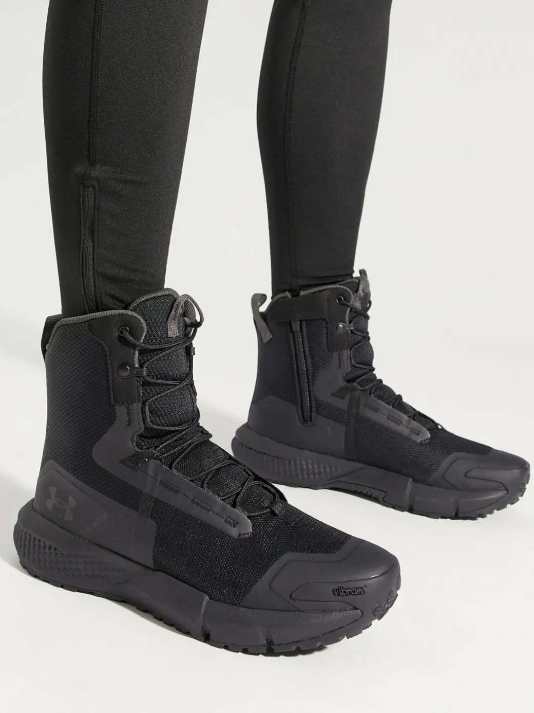 Scarpe da trekking Ua Charged Valsetz Zip 3027383-001 Nero