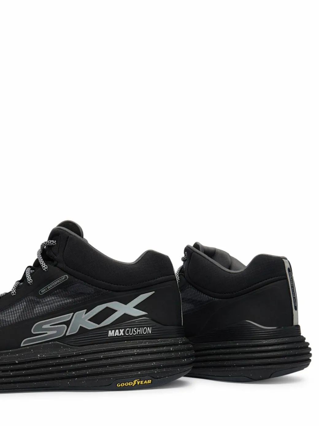 Sneakers Max Cushioning Suspension- Terrace 220935 Nero