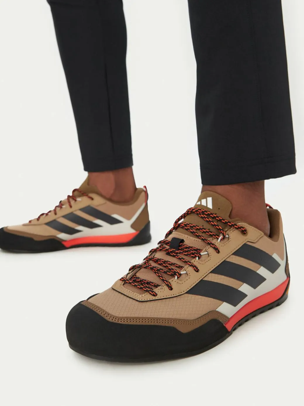 Sneakers Terrex Skychaser Solo Approach JS4329 Marrone