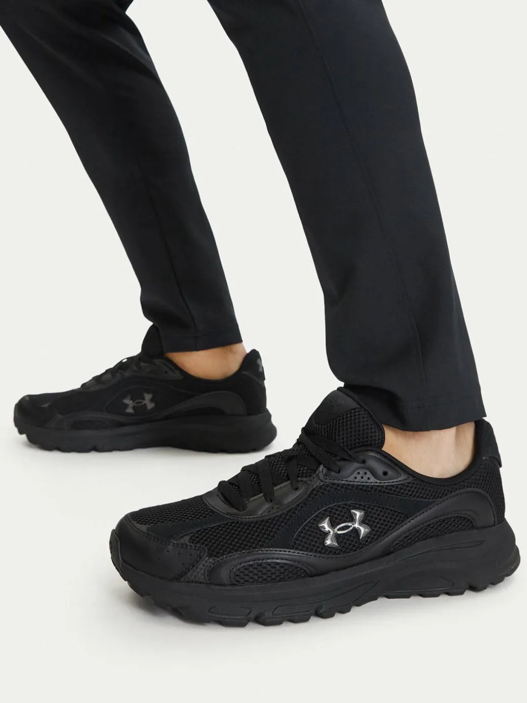 Sneakers UA Tech Runner 6011293 Nero
