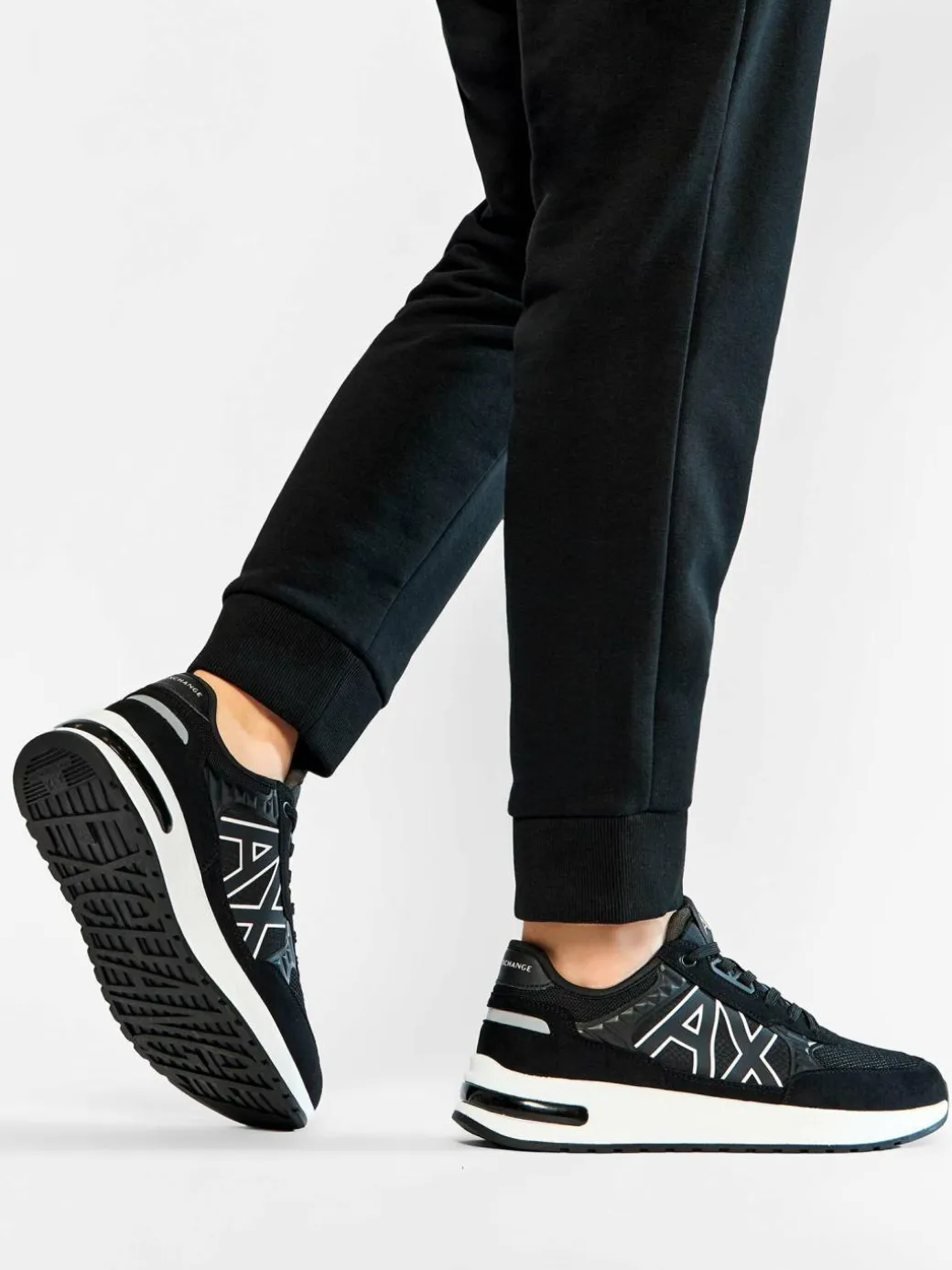 Sneakers XUX090 XV276 00002 Nero